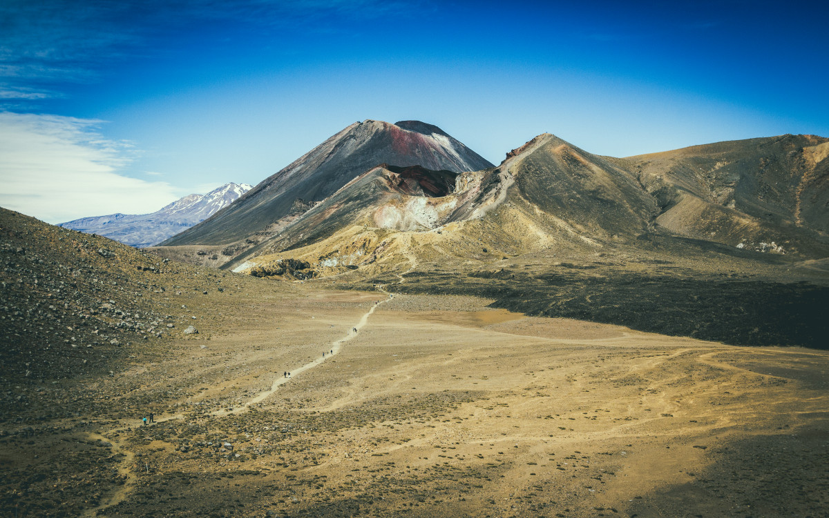 Krater-Landschaft mit erloschenem Vulkan